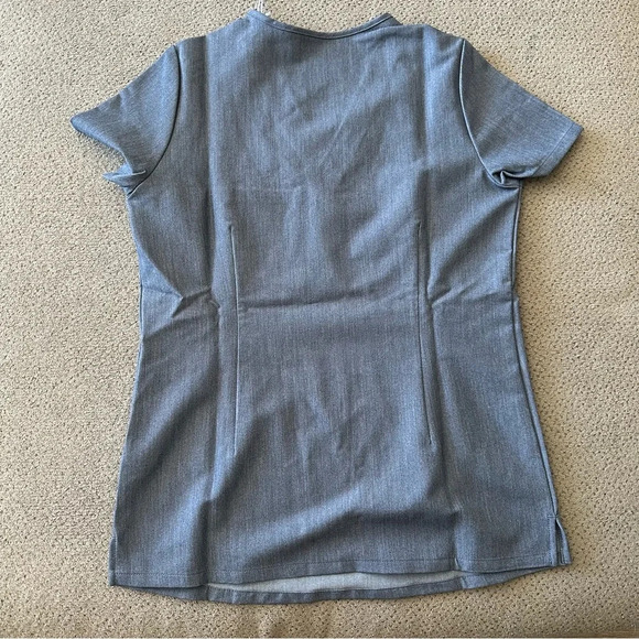 NWT FIGS Catarina Top - Picture 3 of 4